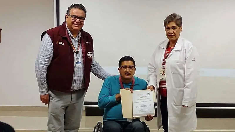 Mario Alfredo Chávez Jaral recibió su reconocimiento.